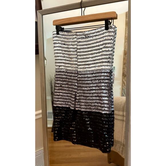 A’Gaci Silver and Black Sequin Mini Skirt - Picture 3 of 4